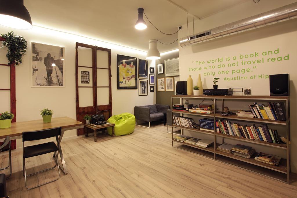 Gracia City Hostel Barcelona Exterior foto Library
