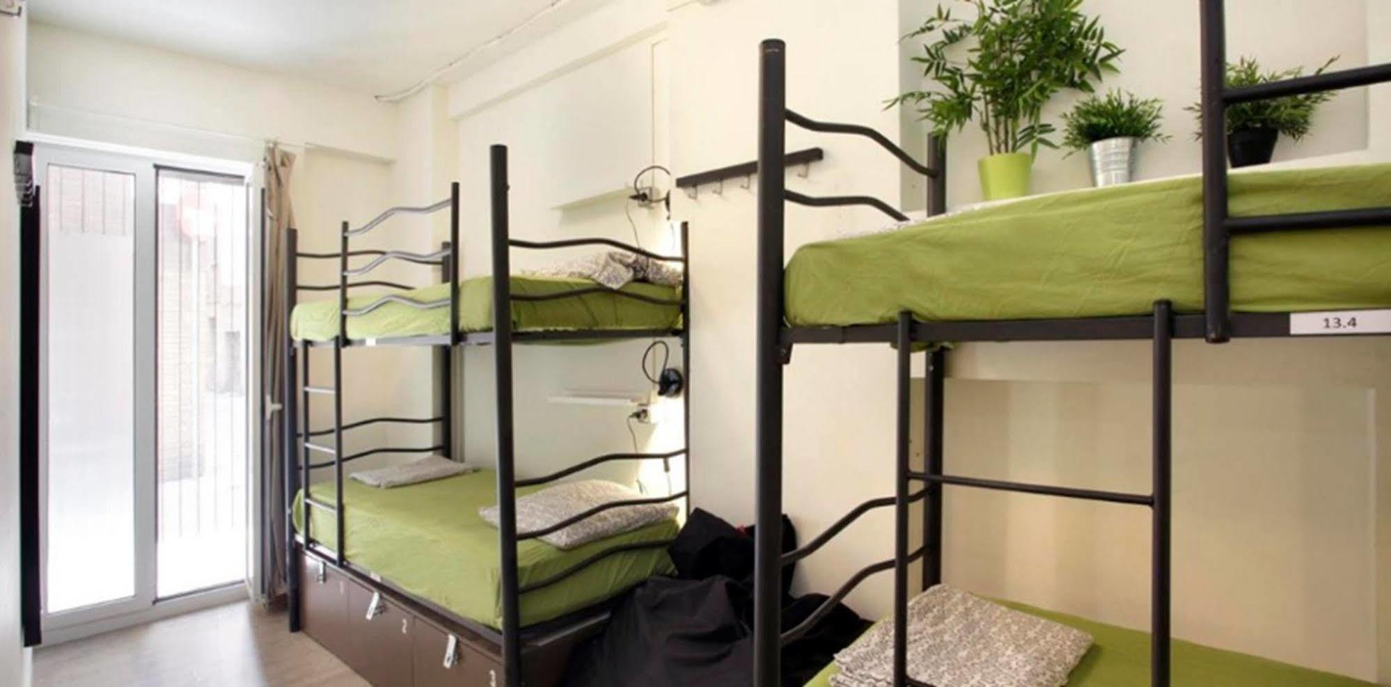 Gracia City Hostel Barcelona Exterior foto Hostel beds